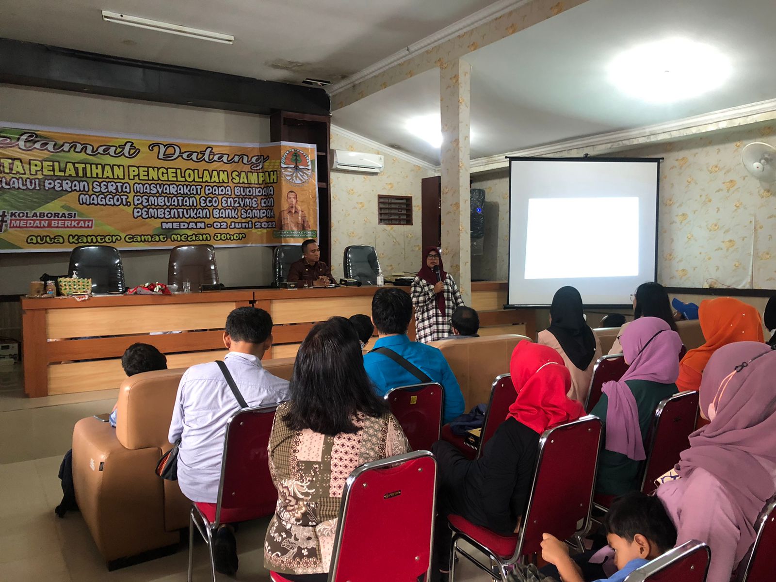  Pelatihan Pengelolaan sampah melalui peran serta masyarakat pada Budidaya Maggot,Pembuatan Eco Enzyme dan Pembentukan Bank Sampah.